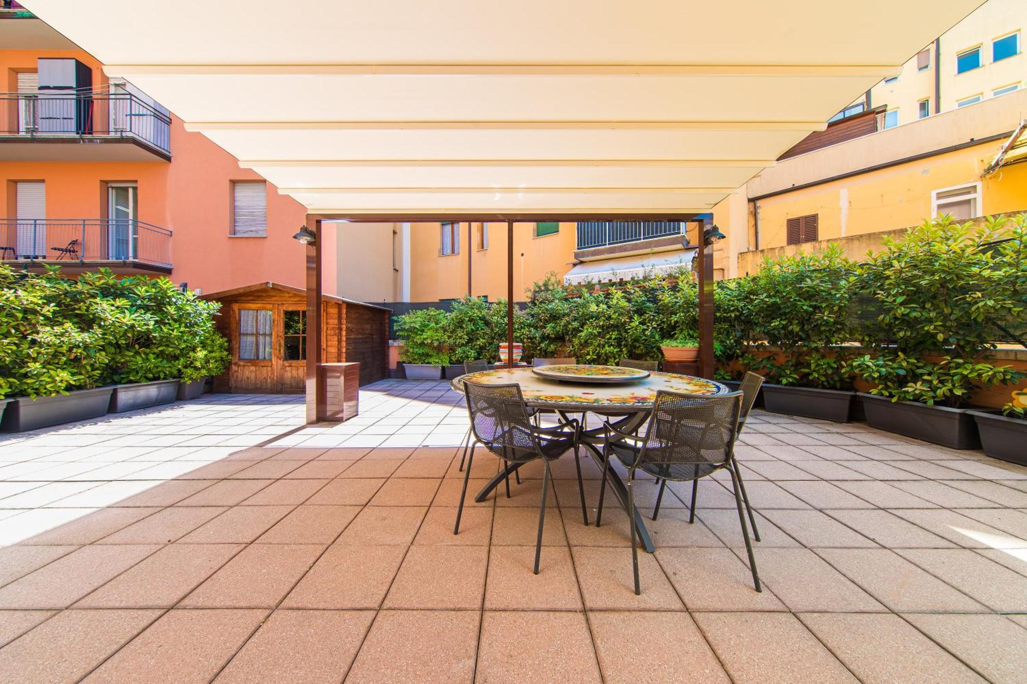 Nettuno Apartment - Private Garden In Bologna Center Luaran gambar