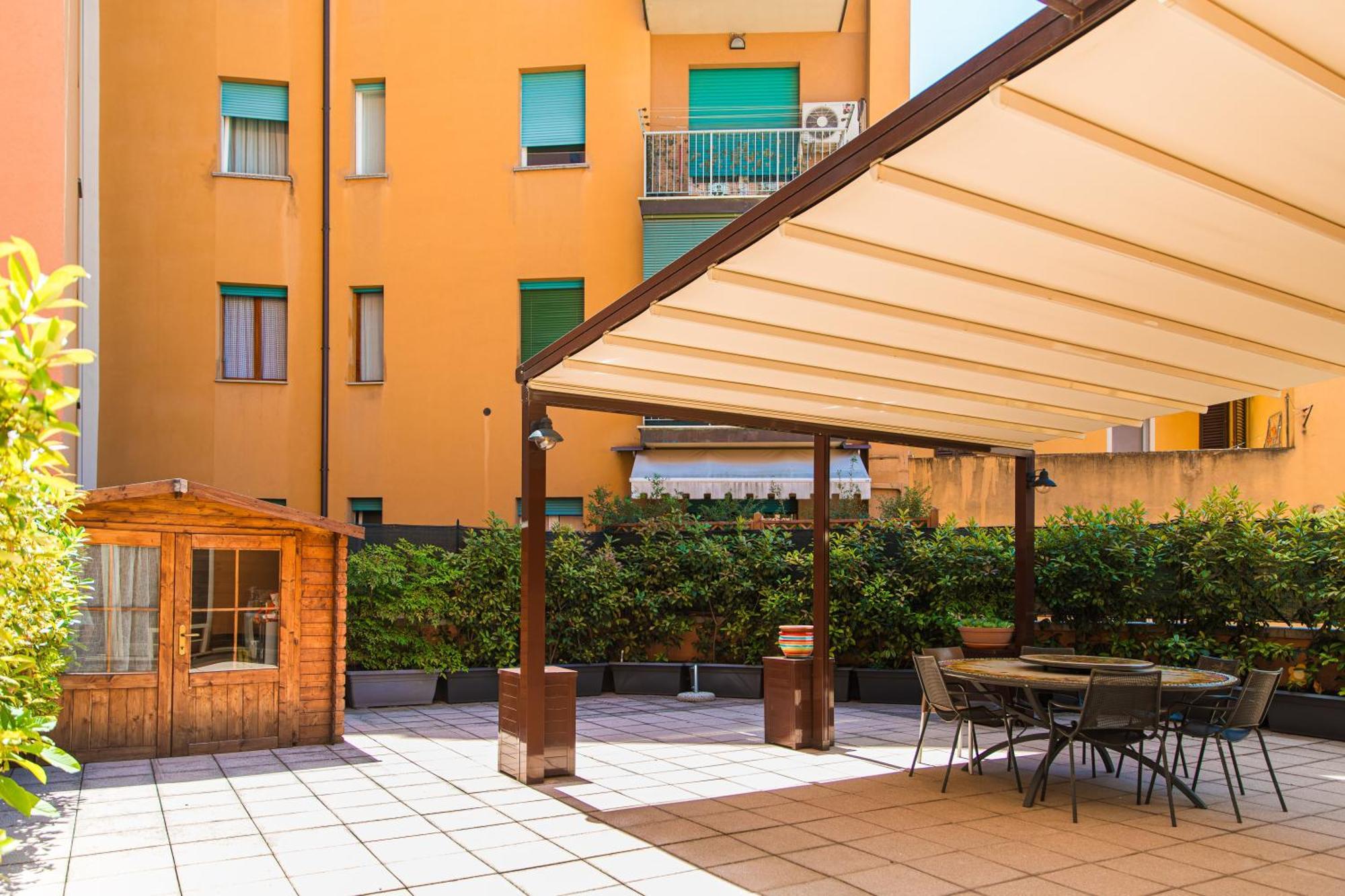 Nettuno Apartment - Private Garden In Bologna Center Luaran gambar