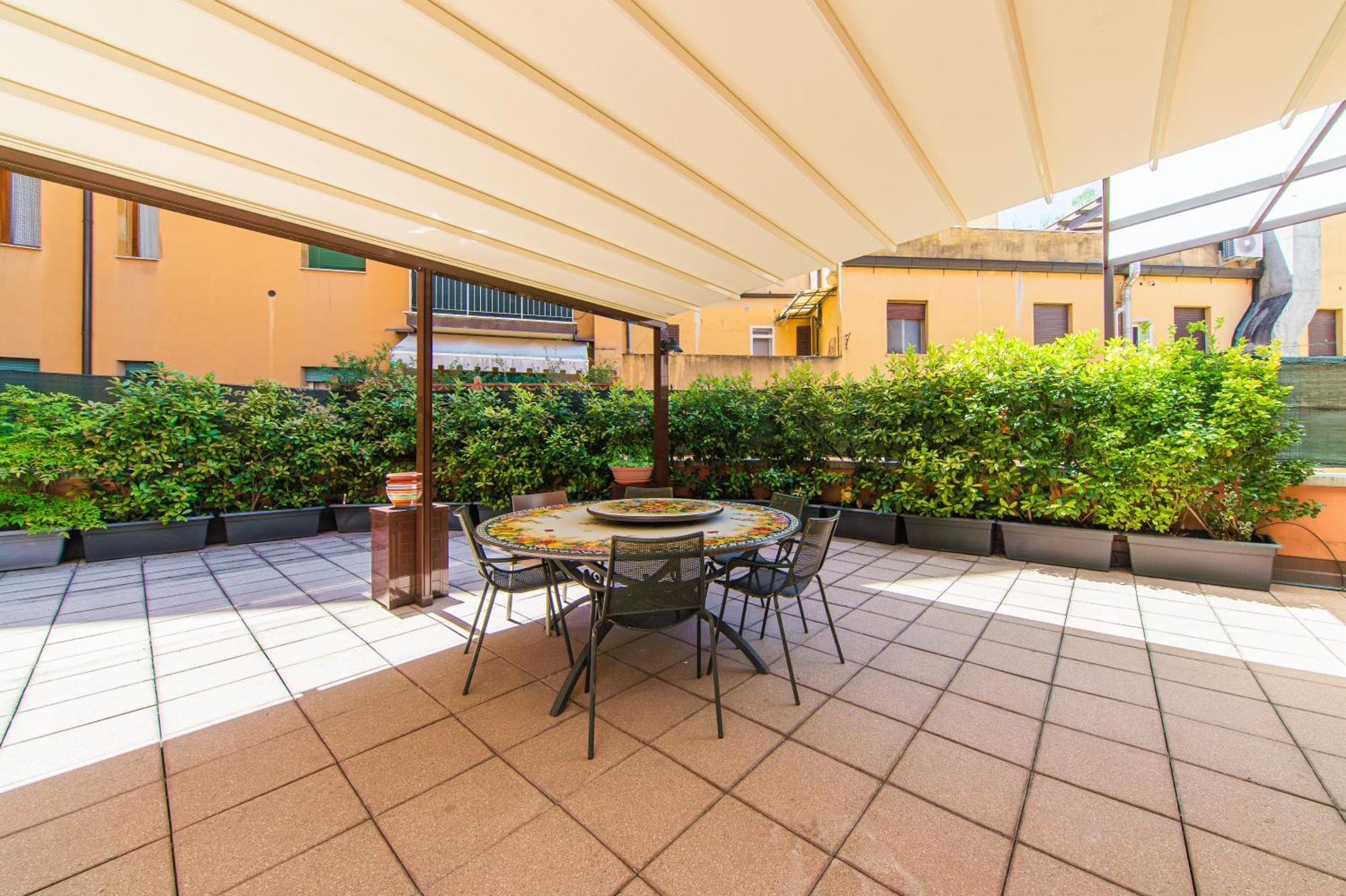 Nettuno Apartment - Private Garden In Bologna Center Luaran gambar